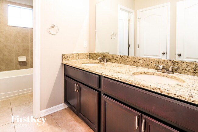 Building Photo - 415 Westchester Hills Ln