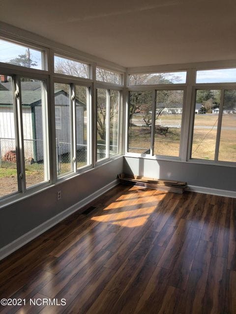 Building Photo - 605 SE 3rd St