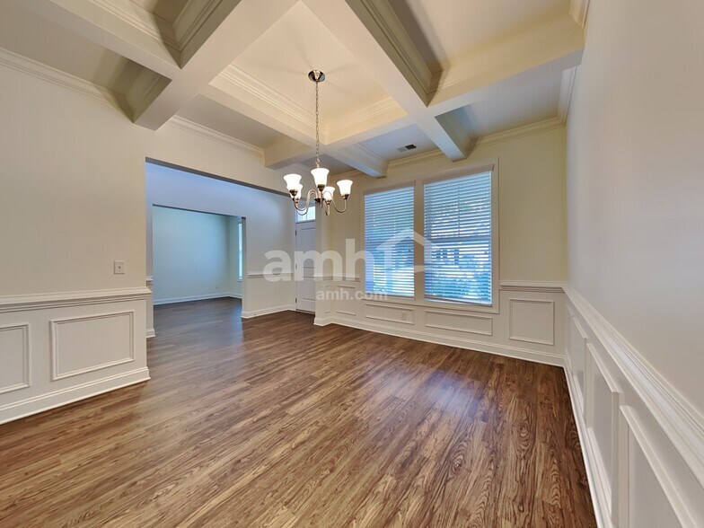Building Photo - 100 Doral Blue Dr