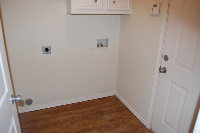 Building Photo - Great Updated 3/2/1 - Easy Access to Loop 289