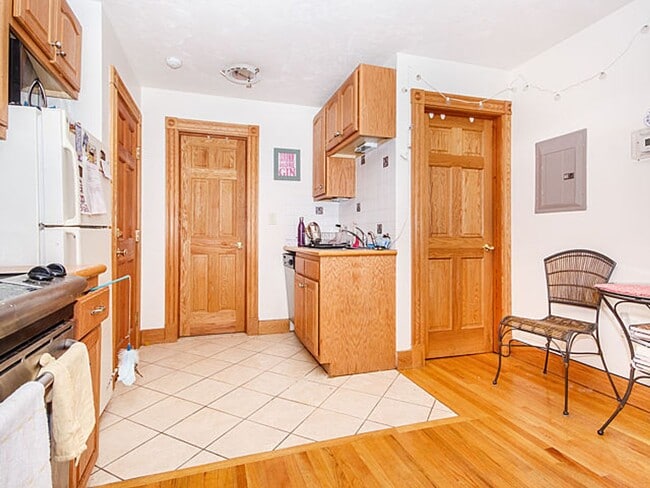 Building Photo - No Brokers Fee, No Security Deposit, Heat, Hot Water Included