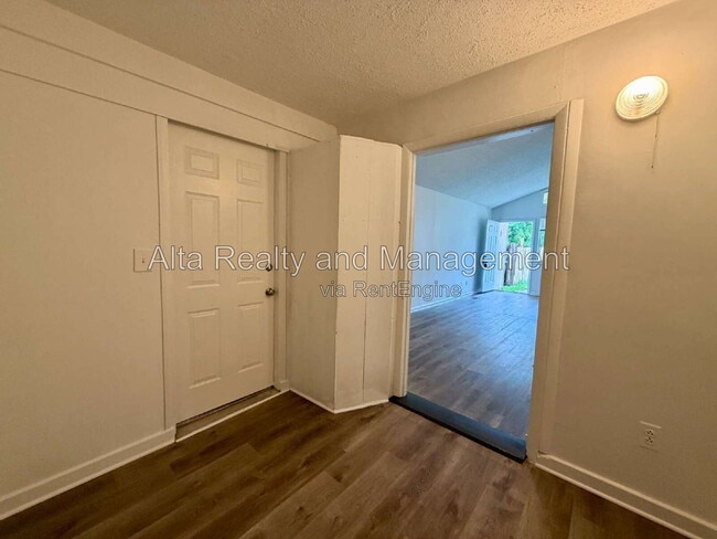 Building Photo - 8113 San Jose Manor Dr E