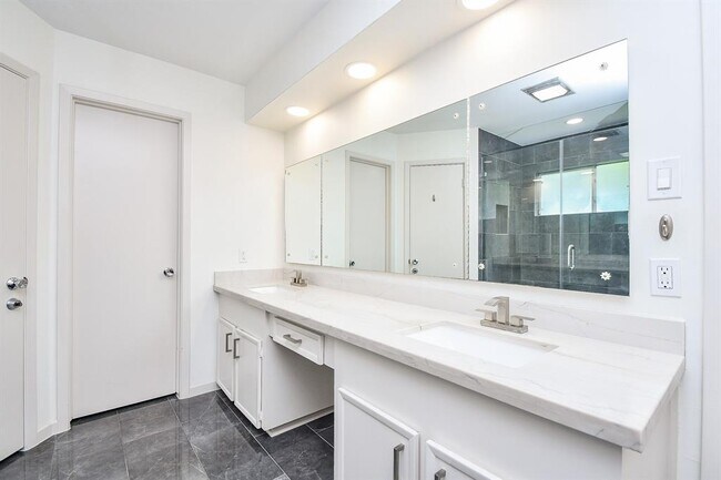 Building Photo - 7819 Candle Ln
