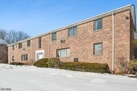 Building Photo - 16 Troy Dr