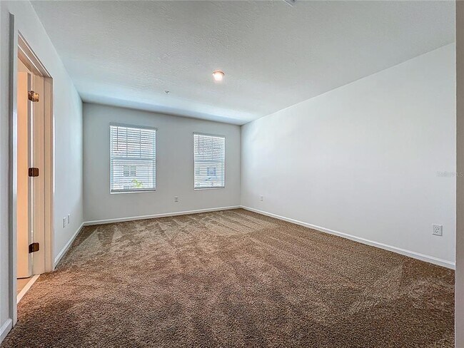 Building Photo - 9824 Walkway Dr