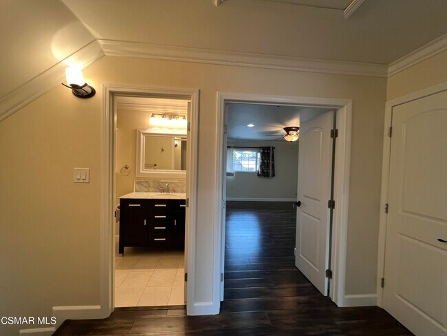 Building Photo - 334 W Avenida De Las Flores