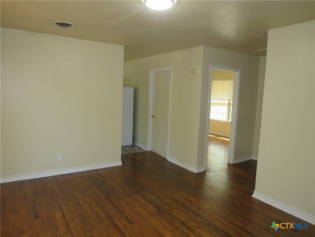 Building Photo - 504 McArthur Dr