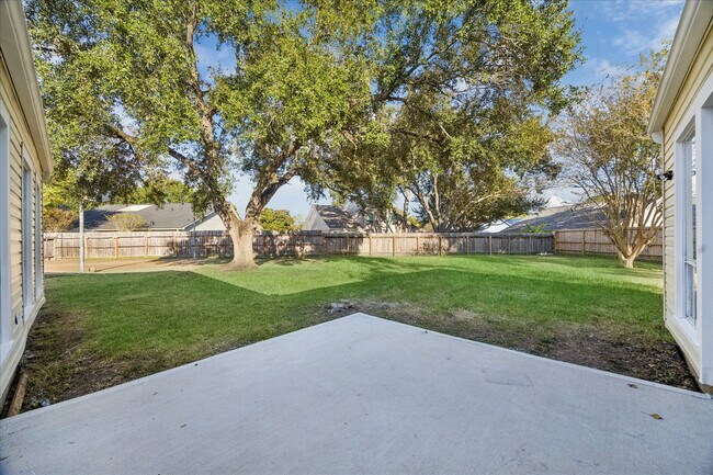 Building Photo - 2319 Wallingford Dr