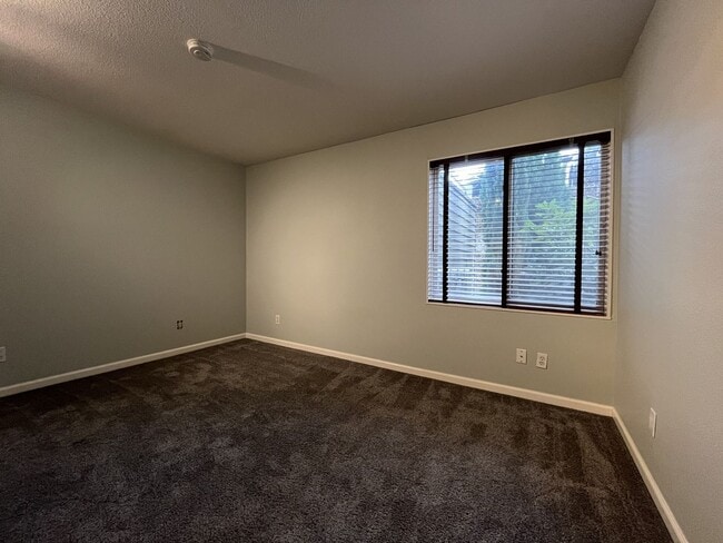 Building Photo - Ground Floor End Unit on Jantzen Beach with River Views & Flexible Living Space