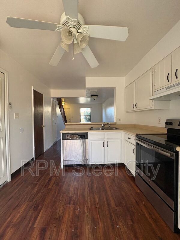 Building Photo - 1928 N Salem Ave