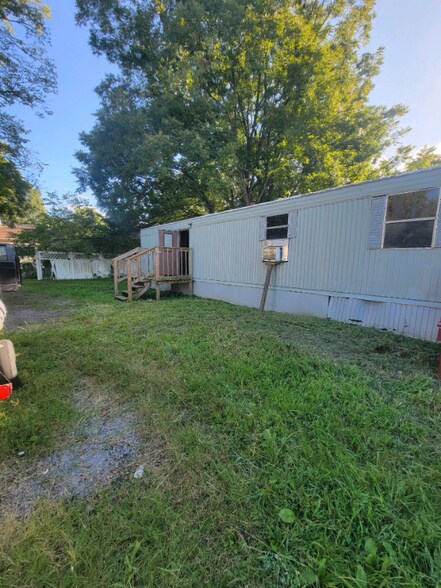 Building Photo - 11 Moore St