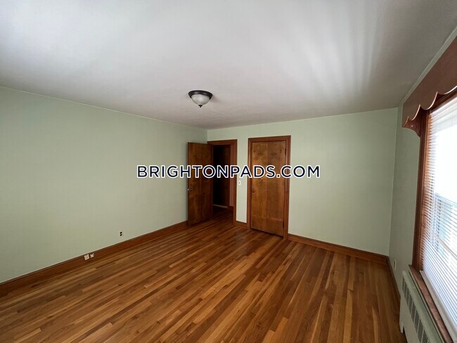 Building Photo - 11 Allen St