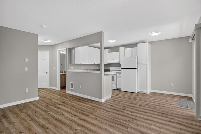 Building Photo - 18055 SE Bluff Rd