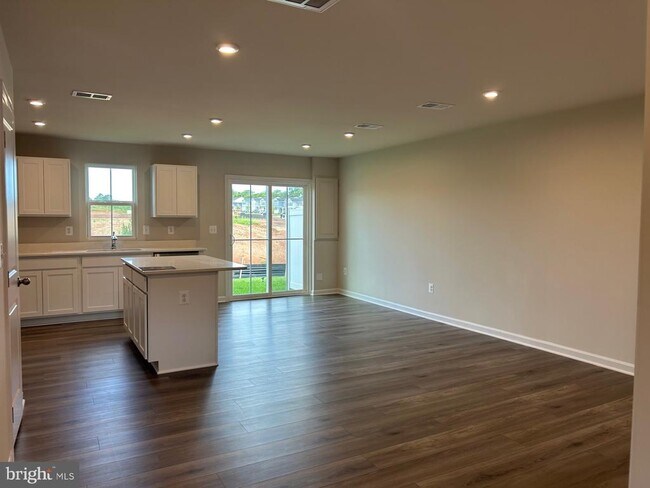 Building Photo - 3020 Silver Birch Ln