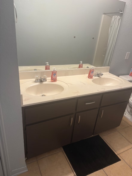 Building Photo - 2701 Seabiscuit Dr