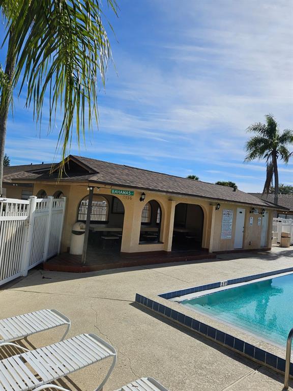 Building Photo - 2207 Caribbean Dr N