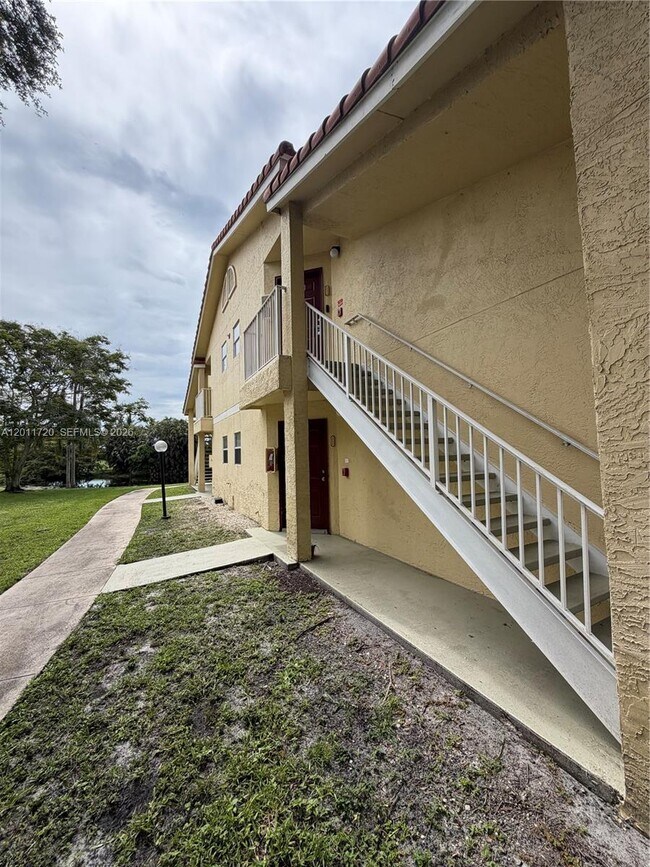 Building Photo - 1306O0 Vista Isles Dr