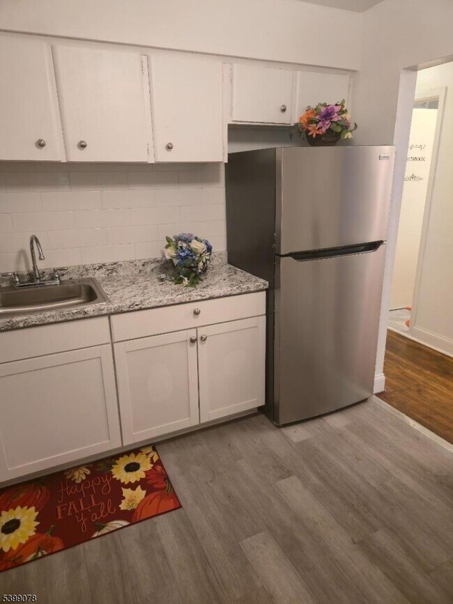 Building Photo - 22 Sunset Ave