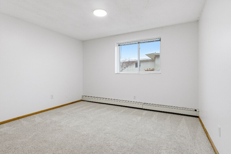 Building Photo - 1100 69th Ave N