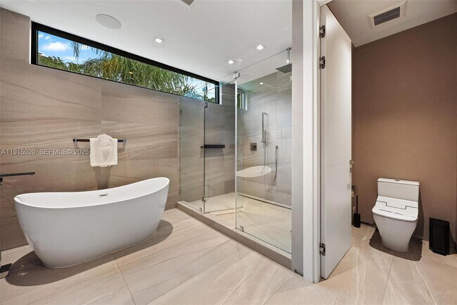 Building Photo - 77 SW 18th Terrace