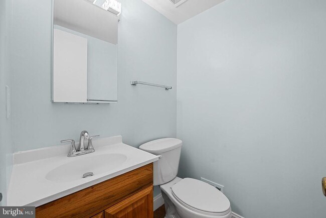 Building Photo - 3301 Fallowfield Dr