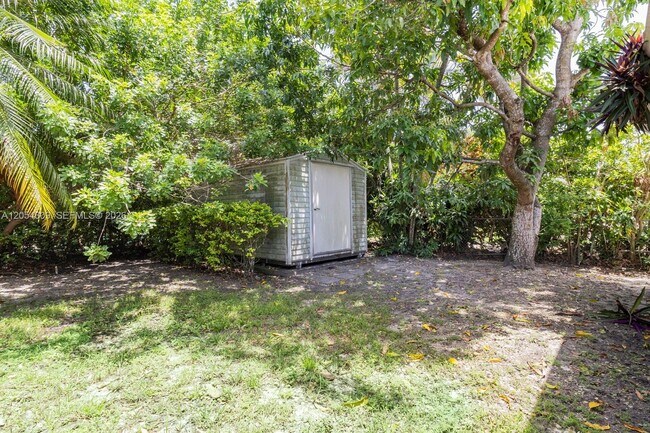 Building Photo - 8315 SW 62nd Ct