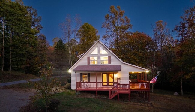 Building Photo - 450 Rhododendron Ln