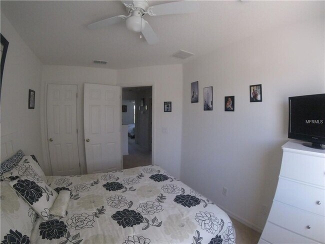 Building Photo - 1146 S Beach Cir
