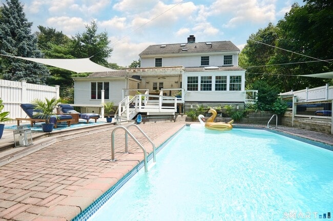 Building Photo - 188 Compo Rd S