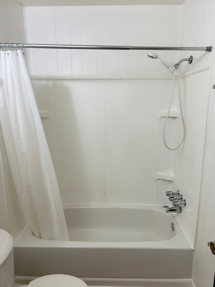 Full Bathroom - 251 E Broadway