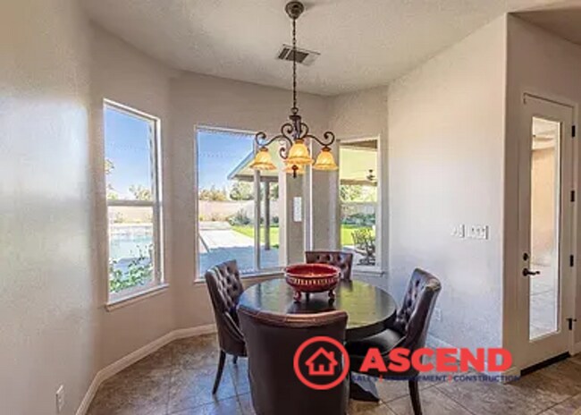 Building Photo - Stunning Home Near Frontier Highschool!