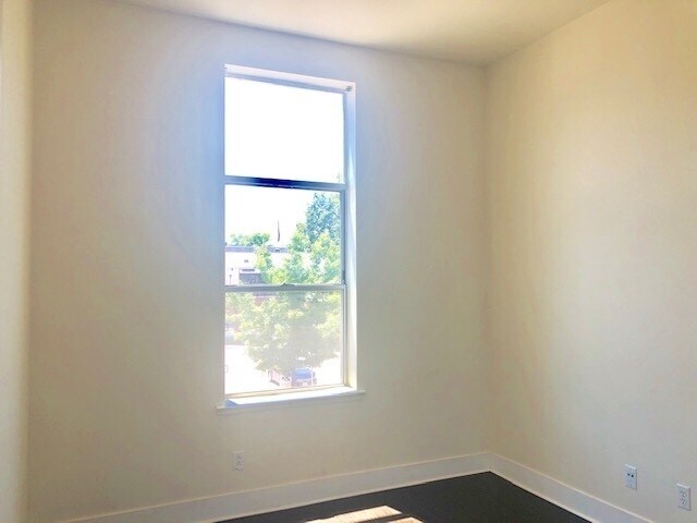 Building Photo - 289 3rd St