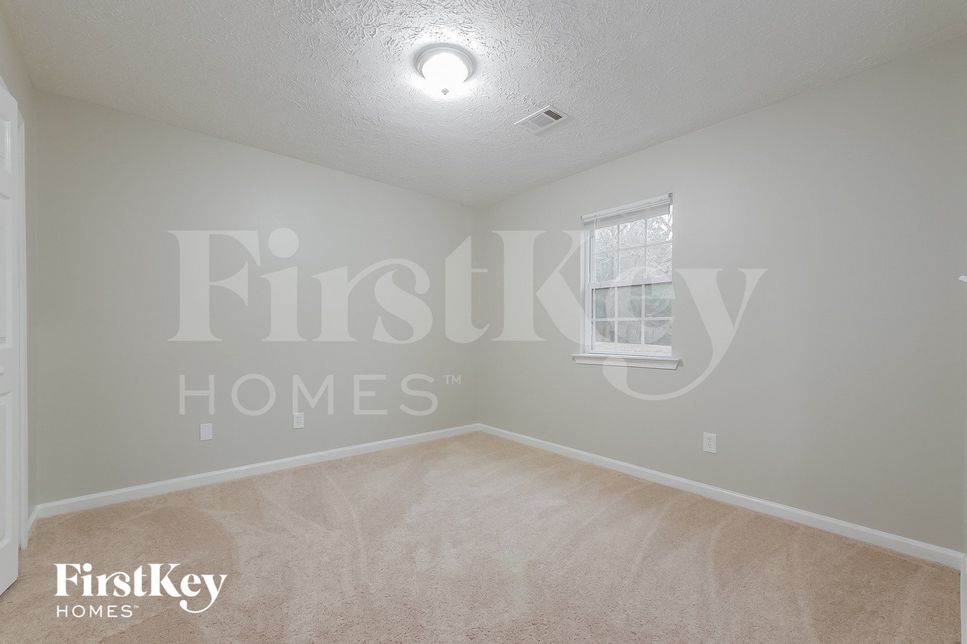 Building Photo - 400 Lone Oak Dr