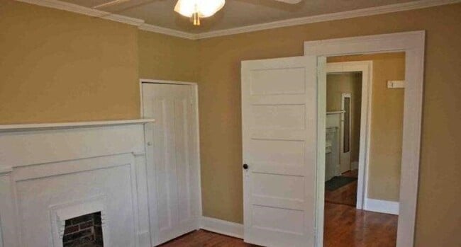 Building Photo - 2 Bedroom/1 Bathroom Unit off Macon Highway