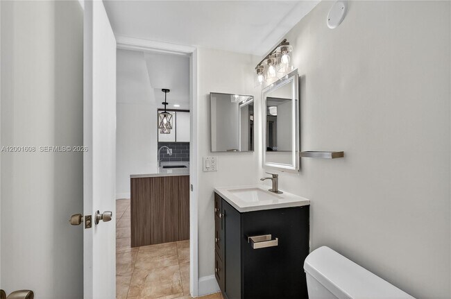 Building Photo - 600 NE 36th St