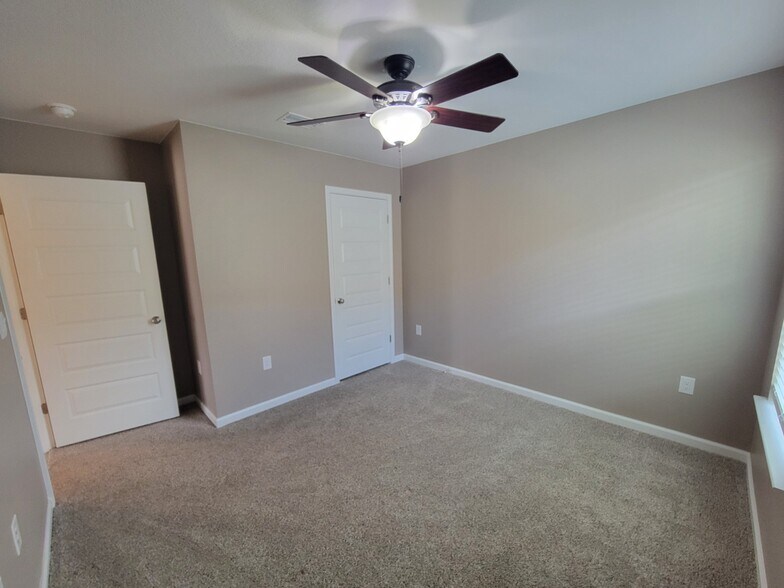 Building Photo - 6585 Slabinski Ln