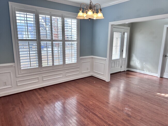 Building Photo - 114 Hills Lorough Loop