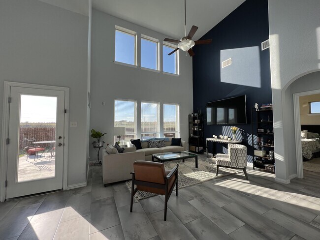 Building Photo - 200 Hot Spring Valley