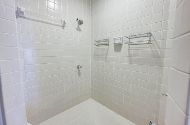 Building Photo - Nestled & Spacious Home 2-Bed/1.5 with Mod...