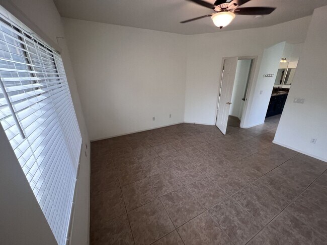 Building Photo - 3BDRM 2BA Residential home with pool for rent in Goodyear!