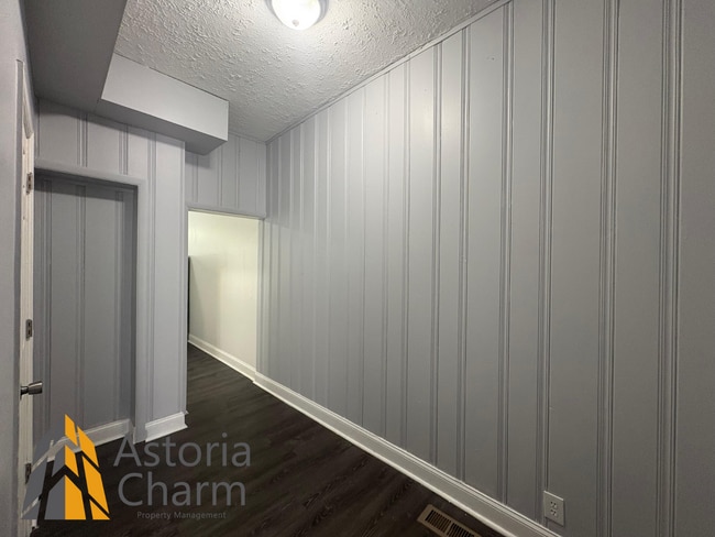 Building Photo - Modern 4-Bedroom with Yard & Easy Downtown...