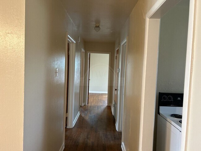 Building Photo - 408 Allen St