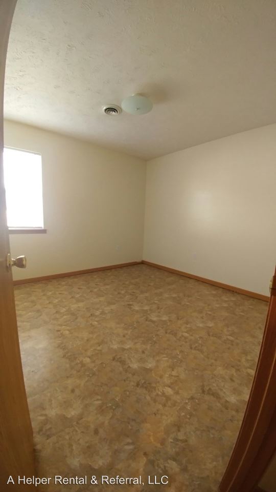 Building Photo - 647 Eastmont Rd