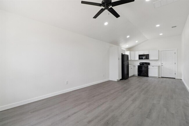 Building Photo - 1087 Schubert Ln