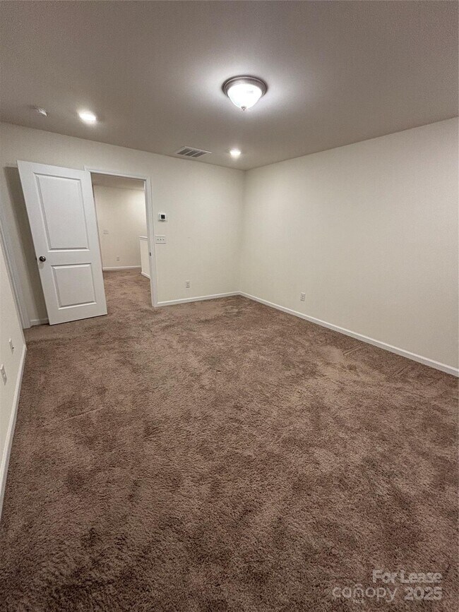 Building Photo - 6043 Rizer Dr