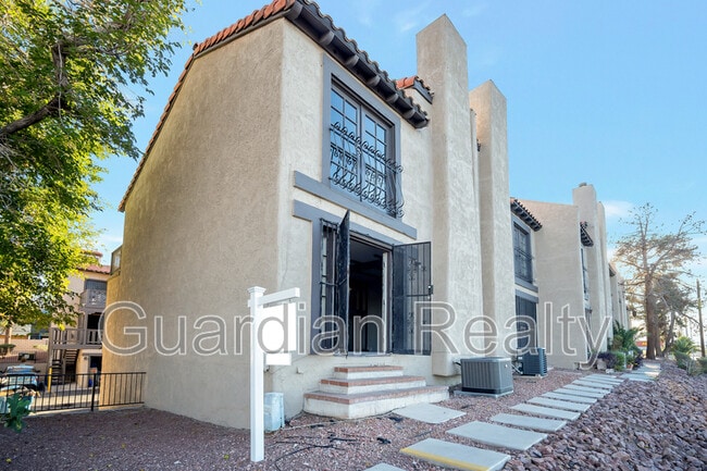 Building Photo - 2882 Calle Del Oro