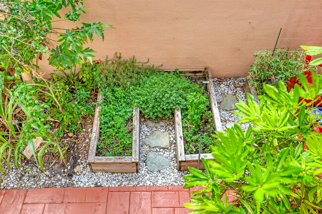Building Photo - 6532 Via Rosa