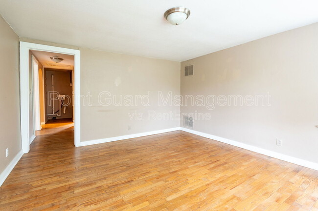 Primary Photo - 302 S Poplar St