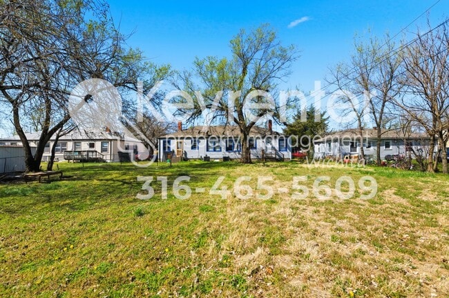 Building Photo - 2322 S Emporia St