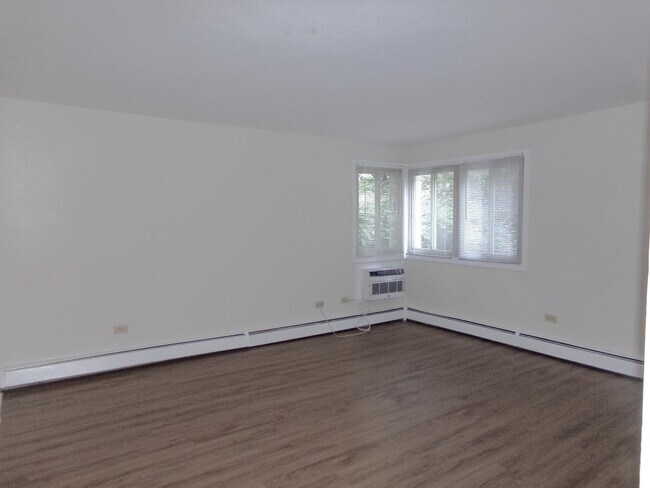 Building Photo - 810 Seward St